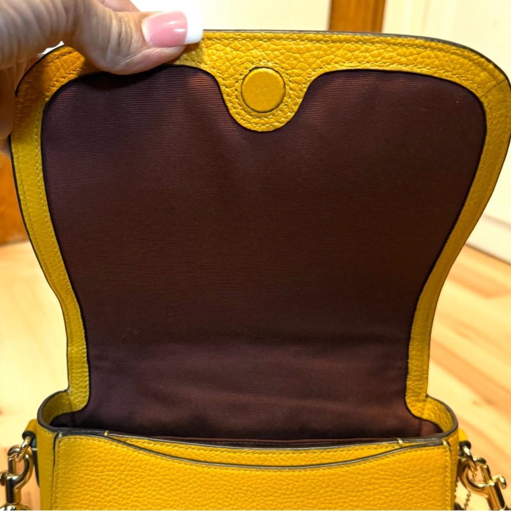 Coach Yellow Leather Horse & Carriage Saddlebag Excellent Condition 8”x6”x3” - Picture 8 of 9